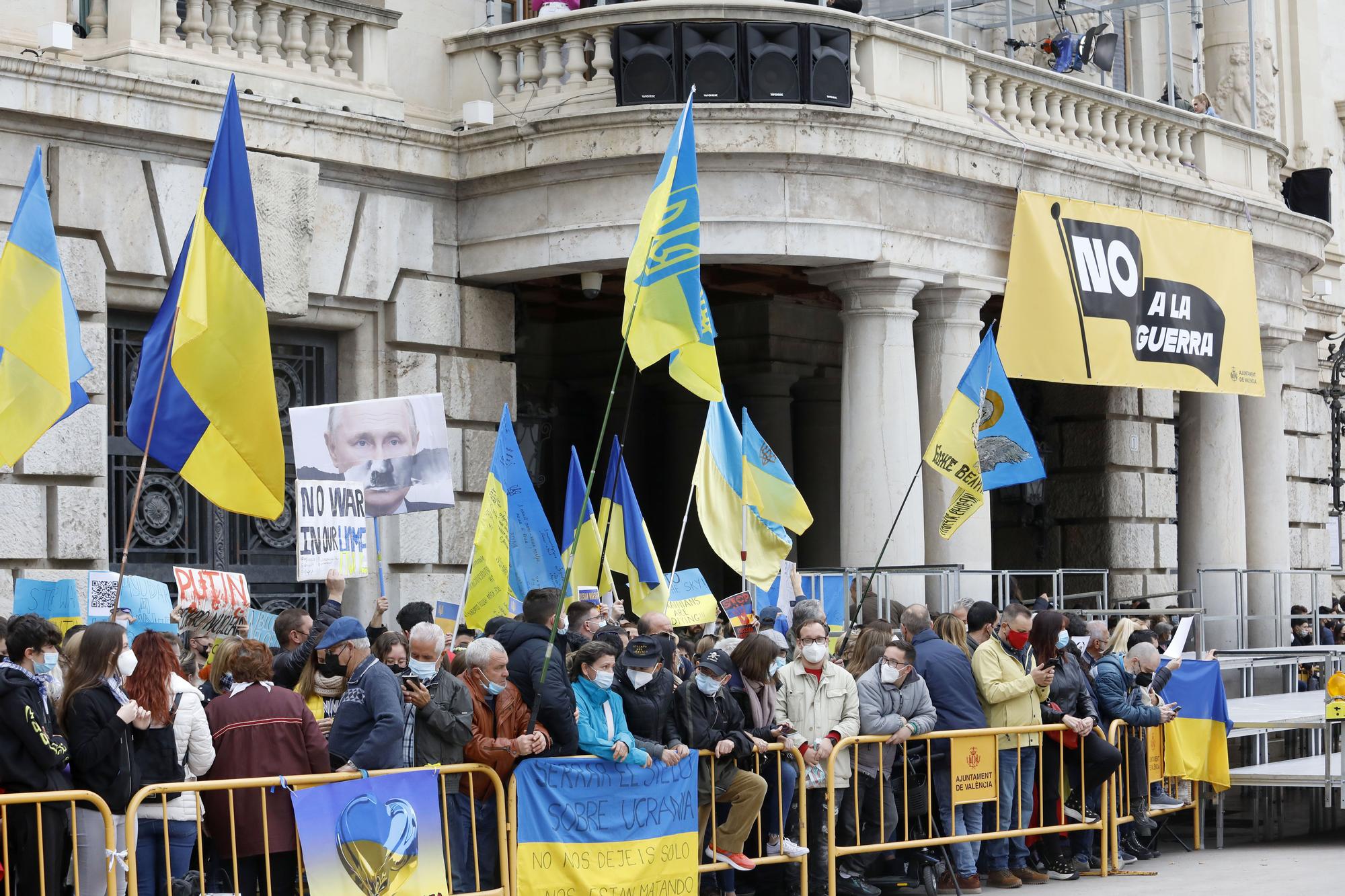 La mascletà con los colores de Ucrania, en imágenes