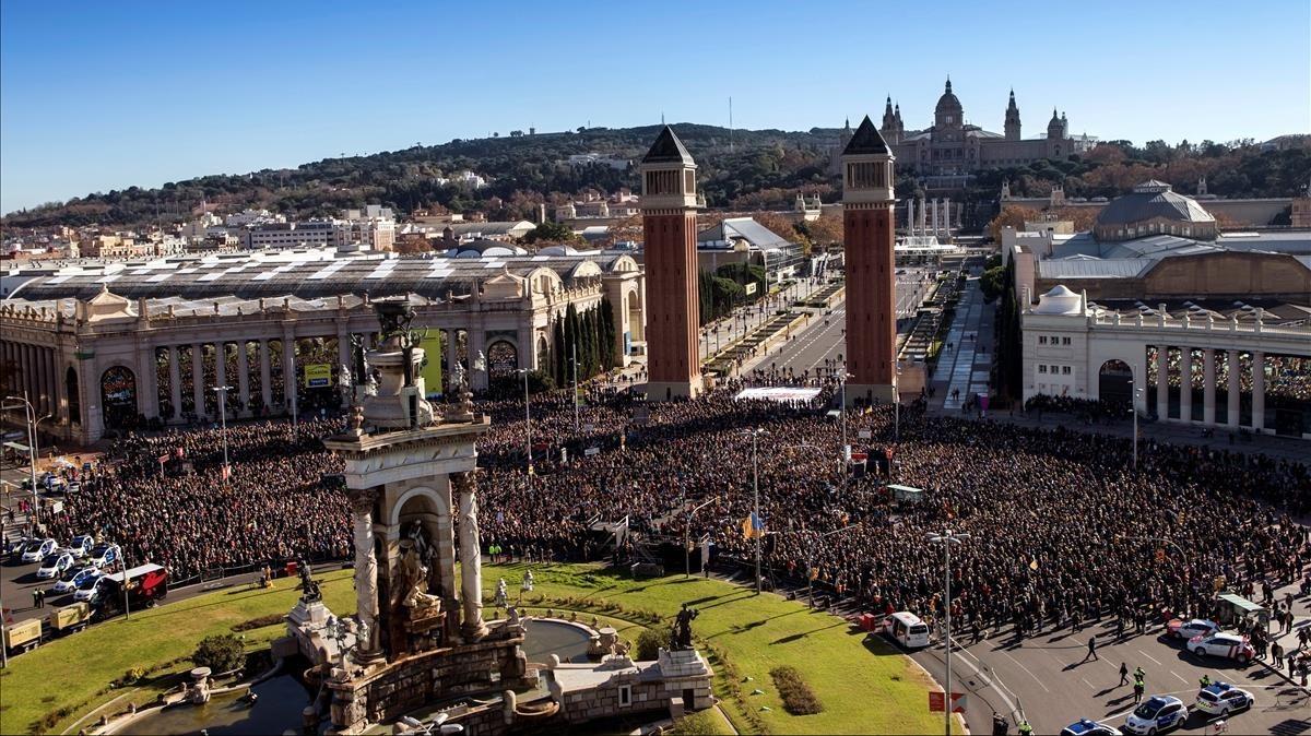 Vista de la plaza de Espanya durante el concierto por la libertad.