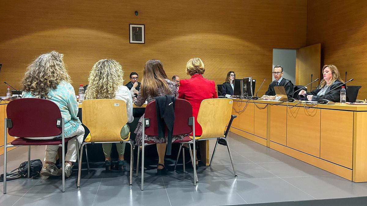Las forenses este miércoles durante su declaración en el juicio ante la Audiencia Provincial de Las Palmas.