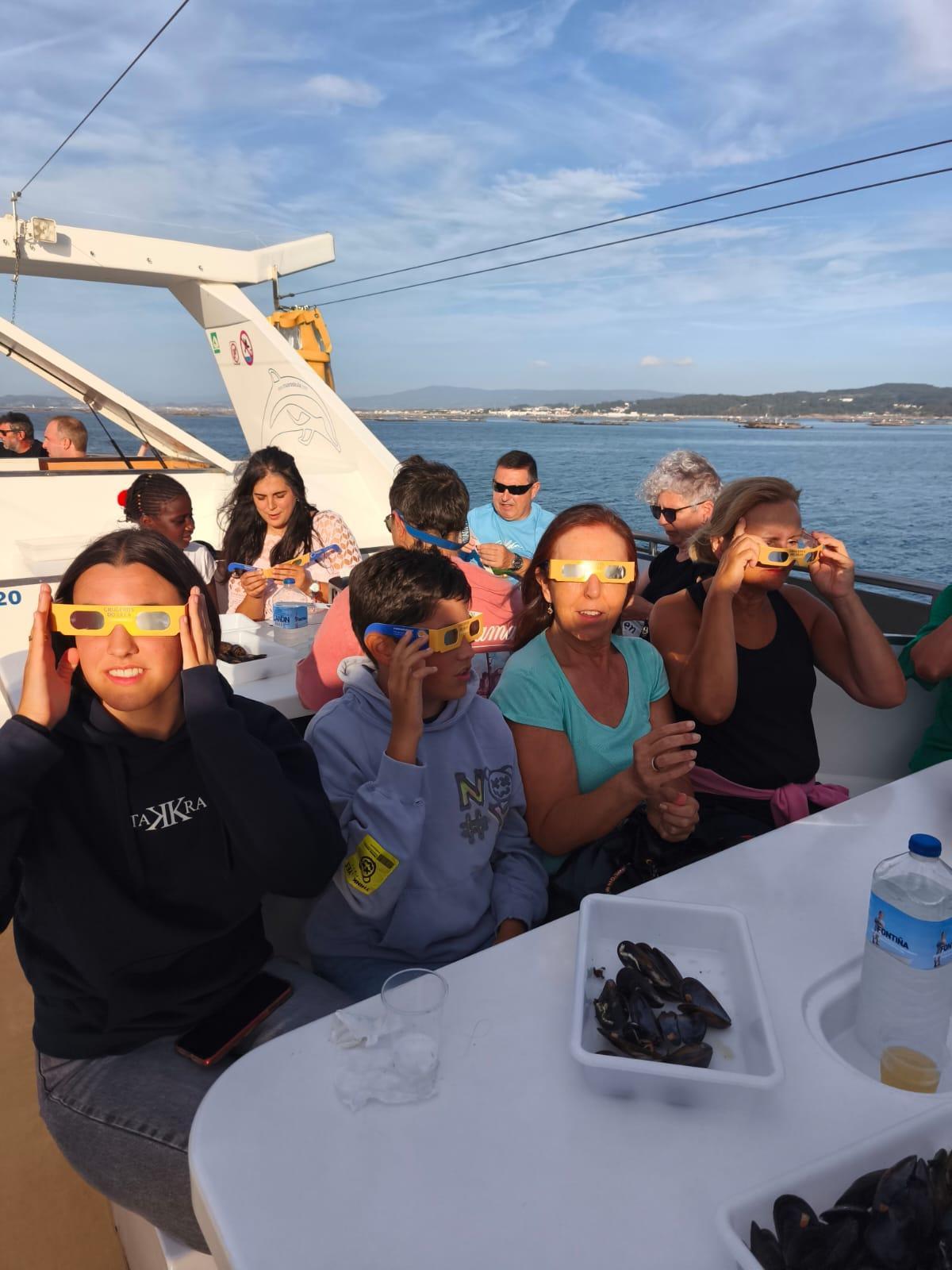 Viajeros en el catamarán «Fly Delfín».