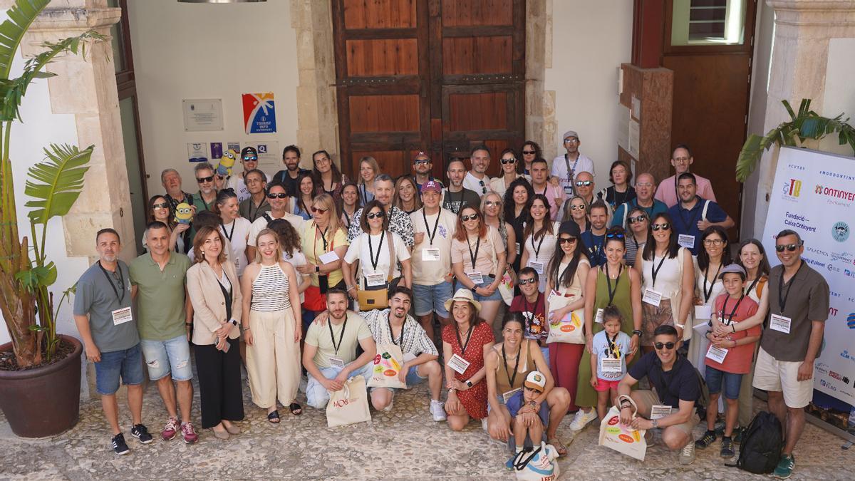 Participantes en el encuentro de "travel bloggers" en la recepción en el Palau de la Vila de Ontinyent.