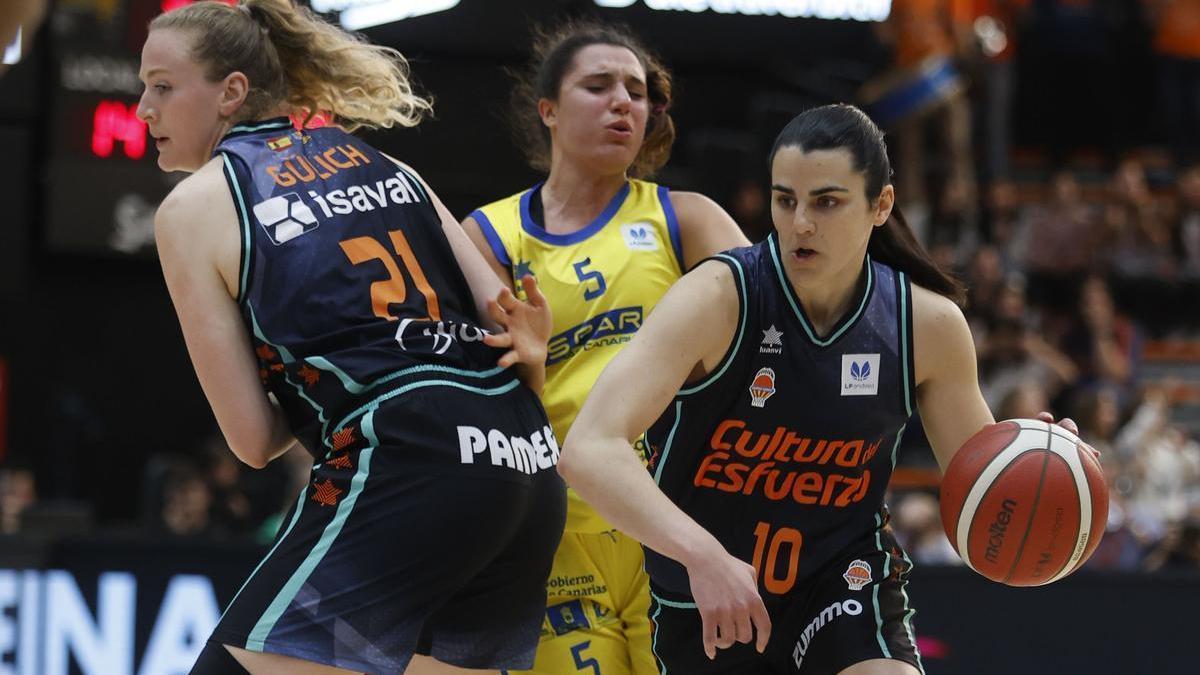 Leticia Romero y Marie Gülich, en el último partido de LF Endesa ante el Gran Canaria