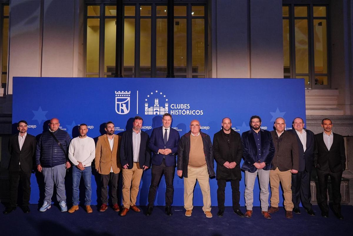 Posado en la II Gala de Clubes Históricos