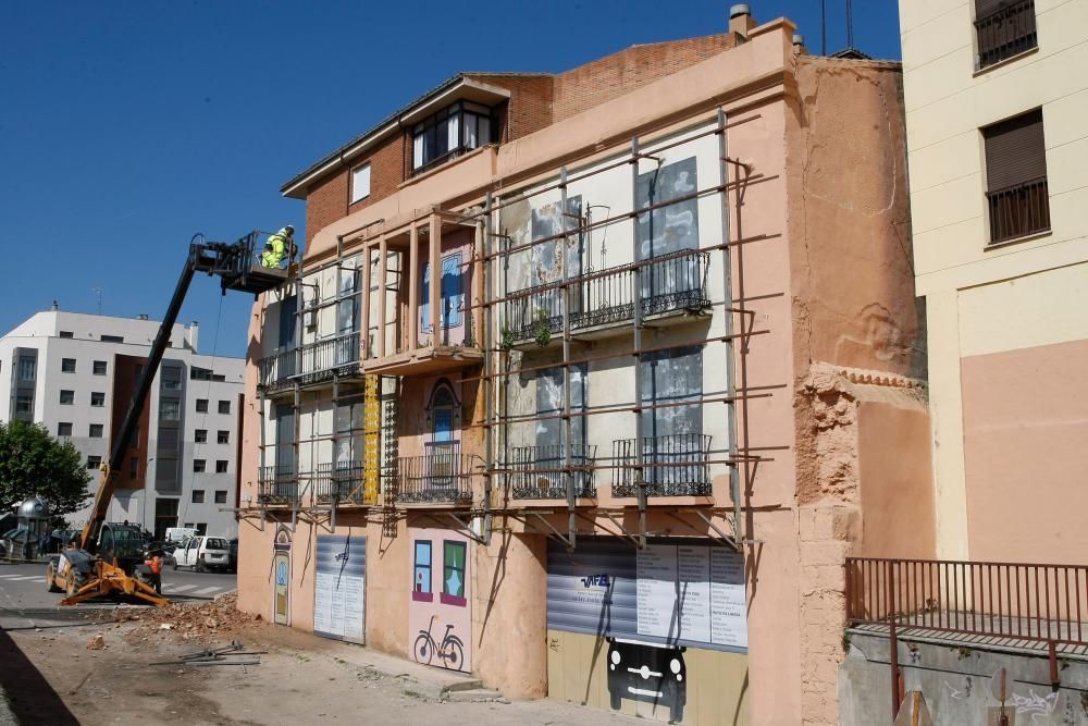 Comienza el derribo del edificio de La Feria