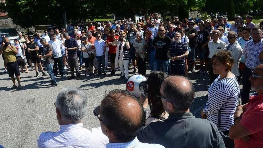 Los participantes coinciden en que los atascos afectan a la comunicación entre O Morrazo y Vigo. // G.N.