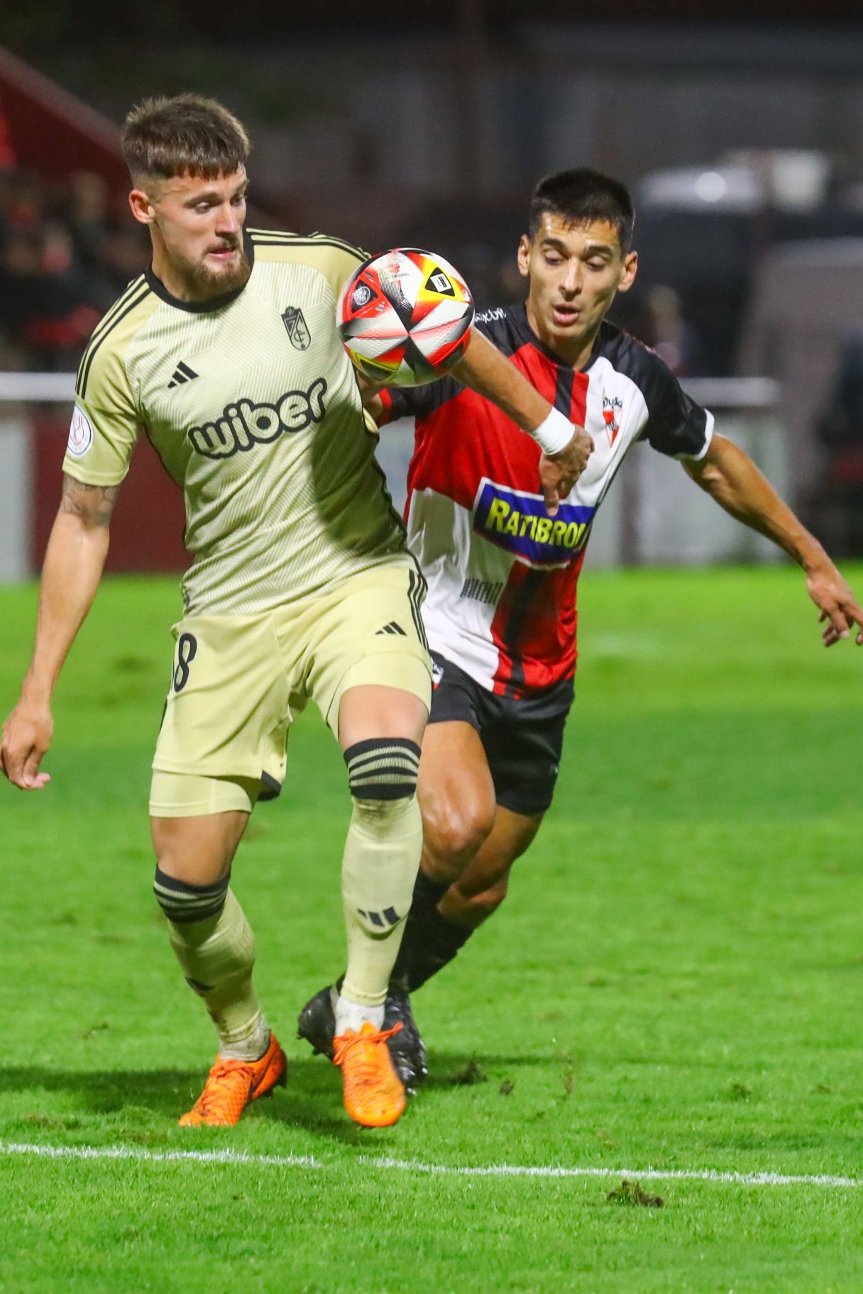 Las mejores imágenes del histórico Arosa-Granada de Copa del Rey