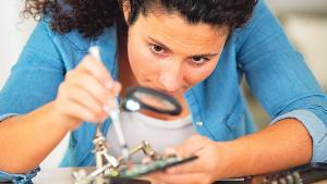 Solamente el 13% de mujeres universitarias escoge una carrera STEM.