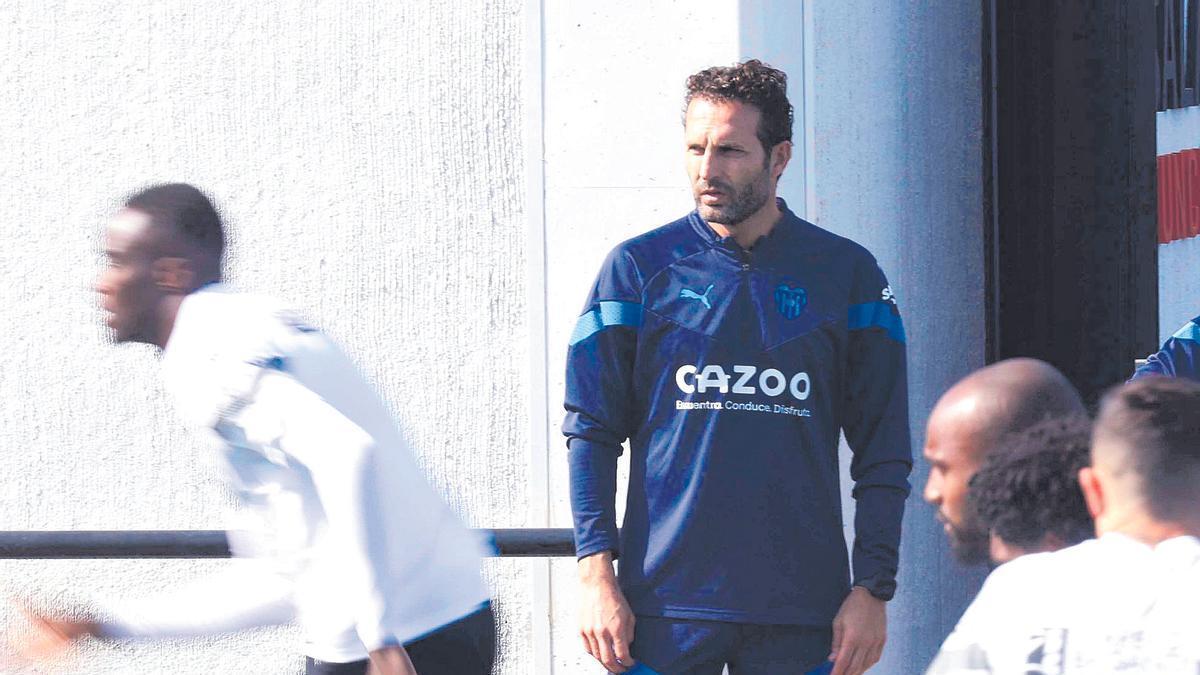 Rubén Baraja en el entrenamiento del Valencia CF previo al partido frente al Almeria
