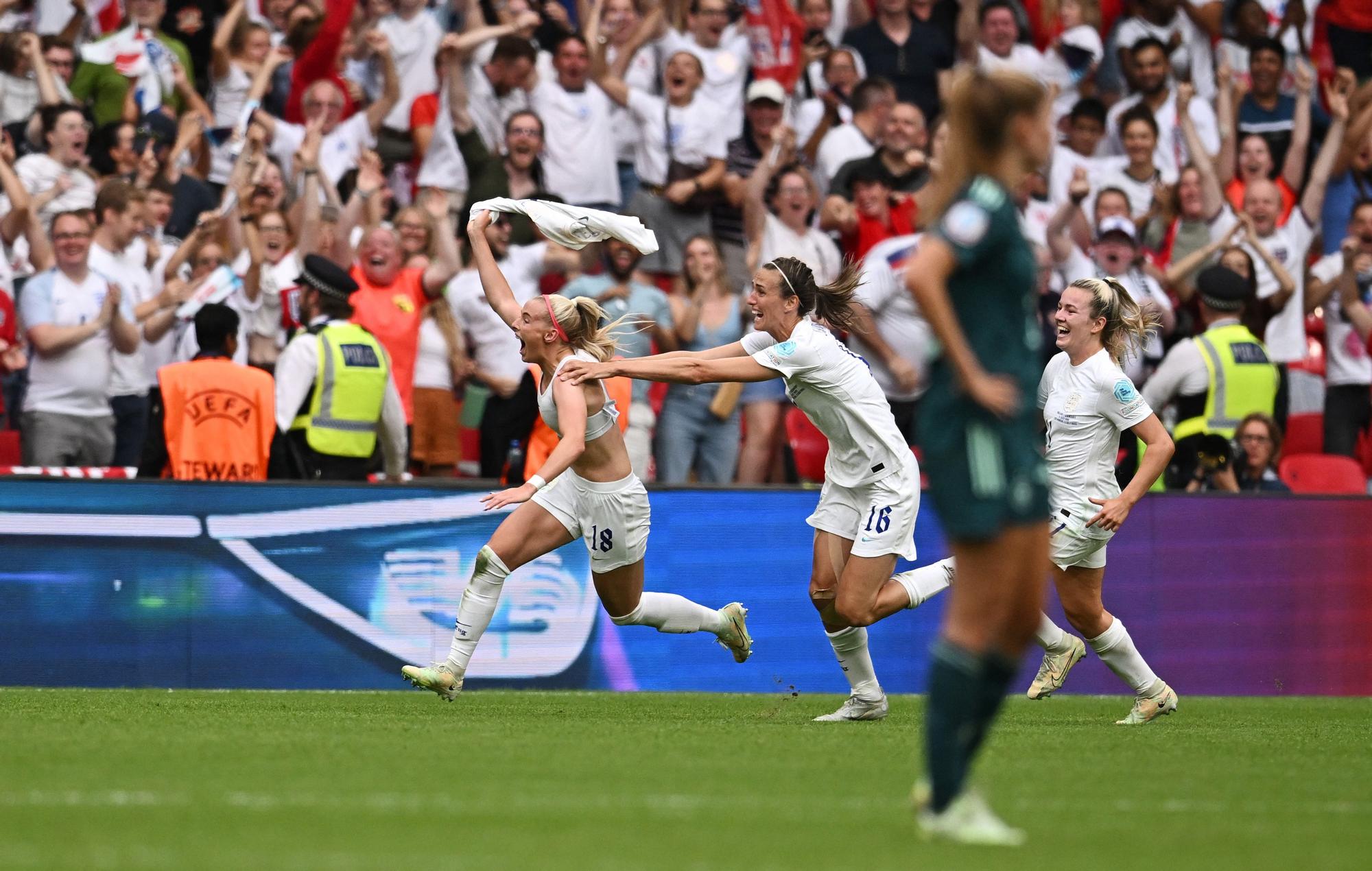 Así ha sido el gol de Kelly para que Inglaterra gane la Eurocopa Femenina