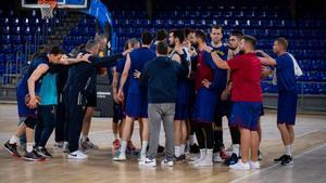 La plantilla azulgrana hace piña al acabar el último entrenamiento en el Palau y antes de viajar a Lituania