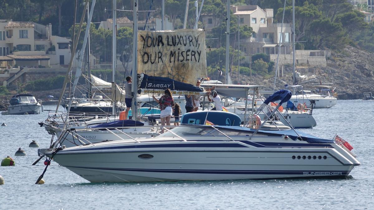 Las imágenes de la protesta de navegantes en el Port d'Andratx