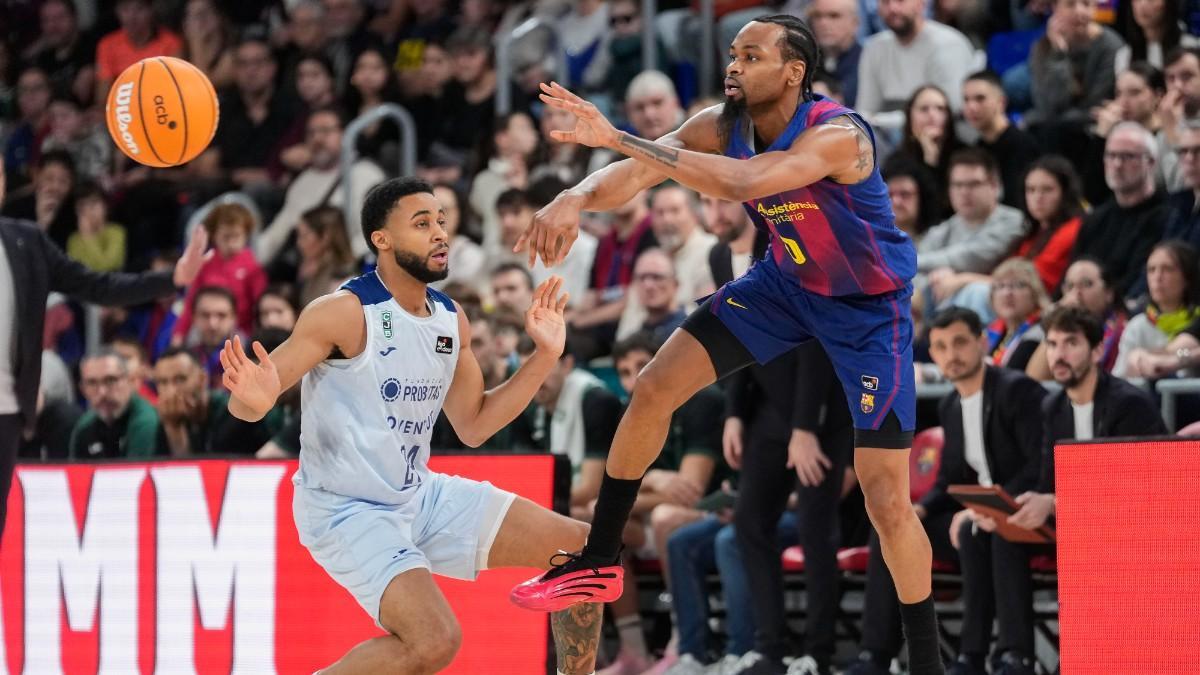 Kevin Punter, en una acción del partido ante Cameron Hunt