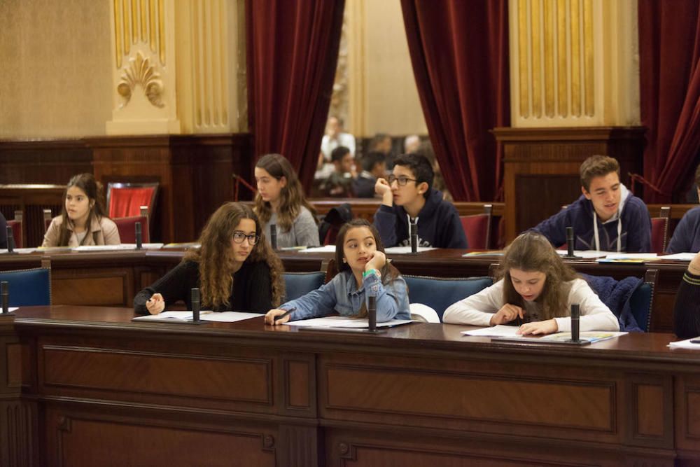 Los más jóvenes 'toman' el Parlament para luchar contra el cambio climático