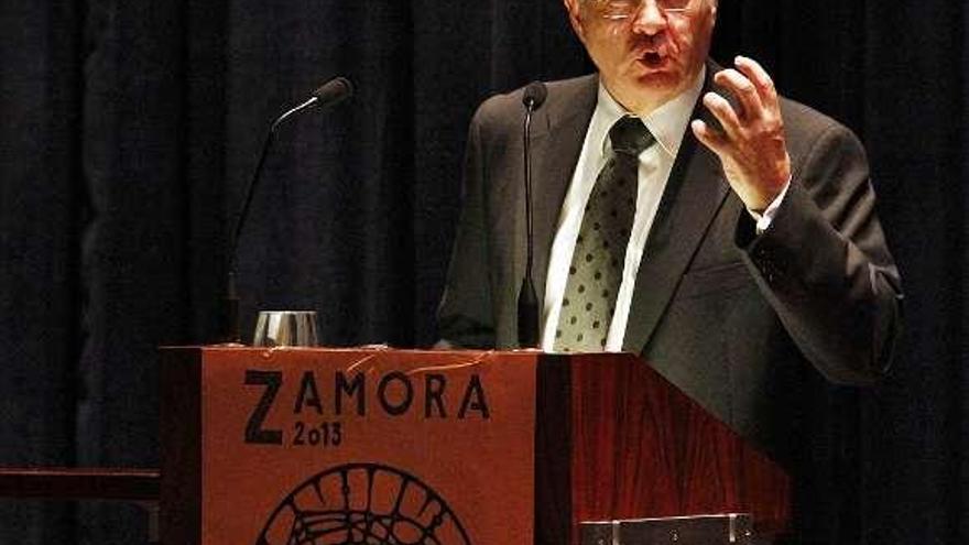 El zamorano Luis Felipe Delgado leyó, ayer, el pregón. // Jorge Santomé
