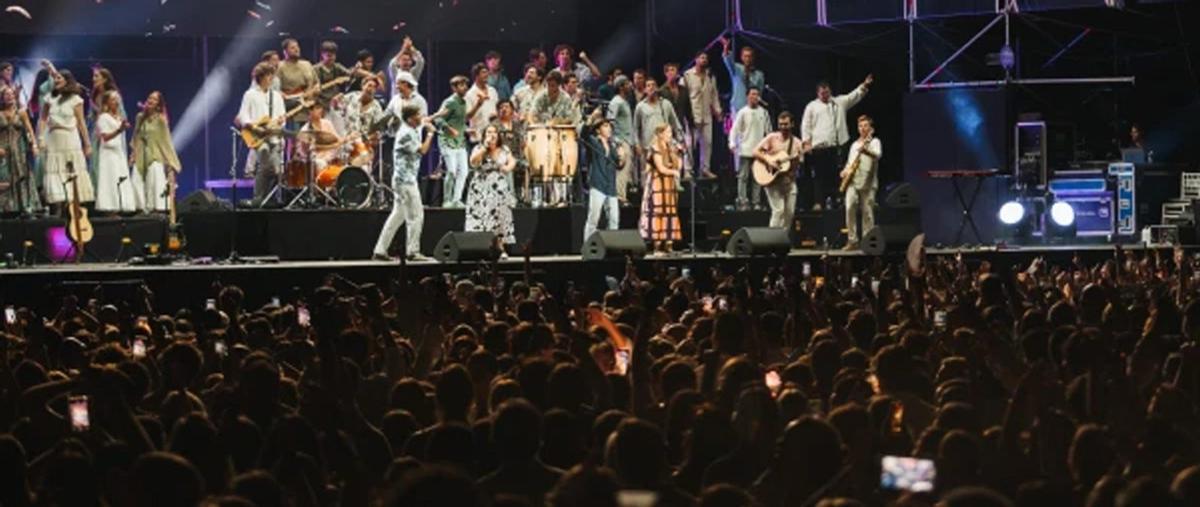 Milers de joves acudeixen al concert de Hakuna a Madrid.