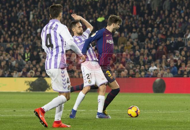 Las imágenes del partido de La Liga Santander entre el FC Barcelona y el Valladolid (1-0) disputado en el Camp Nou