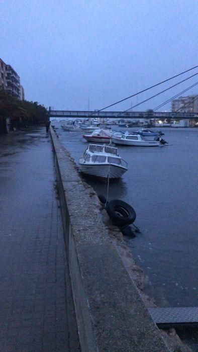 Efectos del temporal en el puerto de El Perelló.
