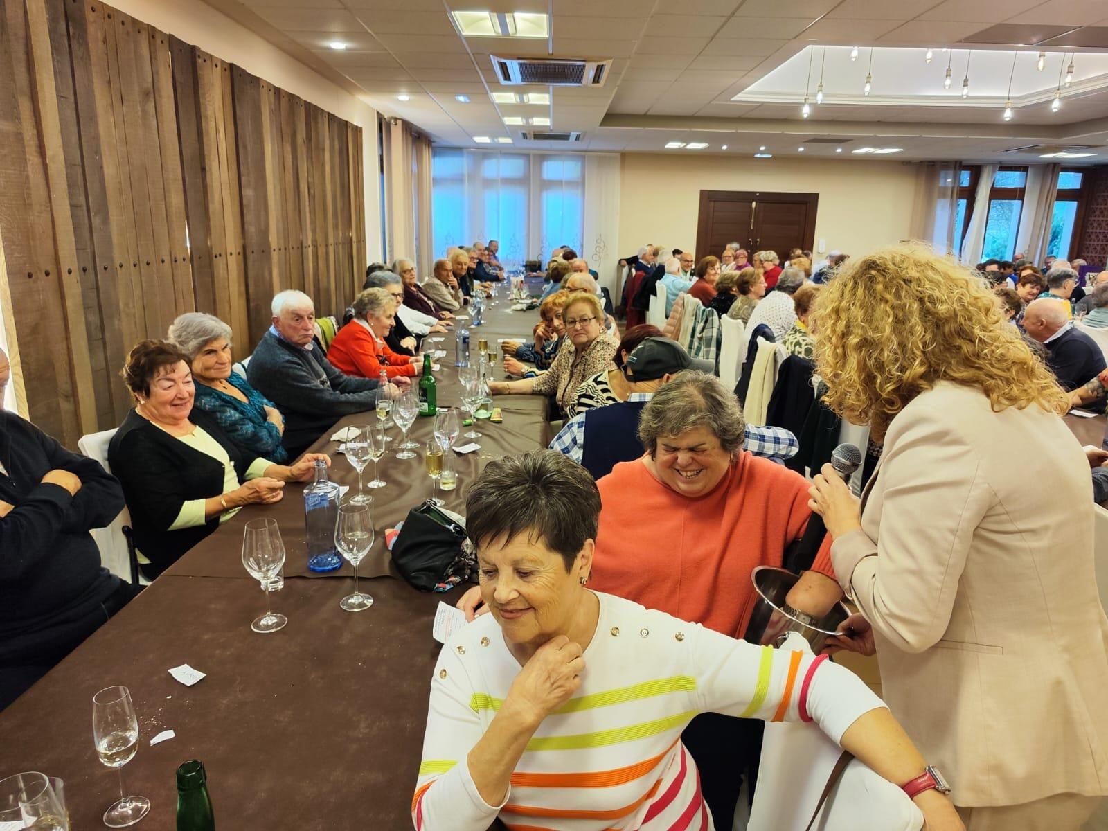 Villaviciosa ya tiene "Abuelos del año": así fue la jornada de la tercera edad