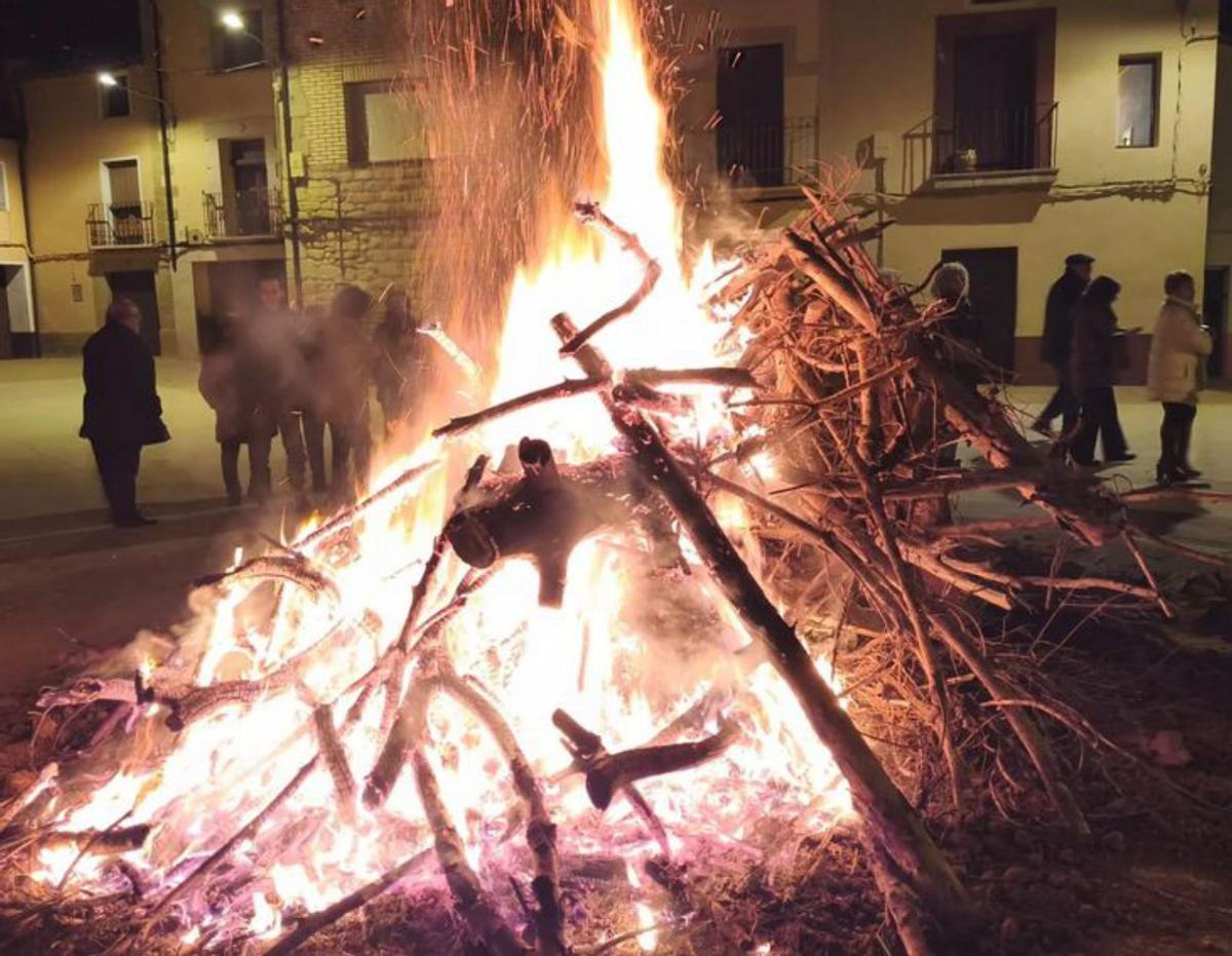 Hogueras en honor a San Sebastián.