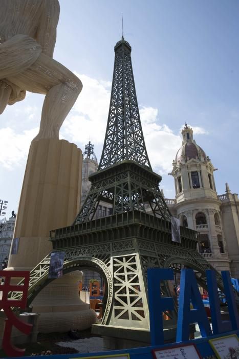 'Fallas en el Mundo', el monumento municipal