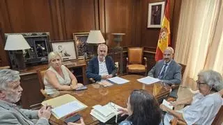 Cinco entidades culturales de Málaga muestran al Gobierno su preocupación por las esculturas del Puerto