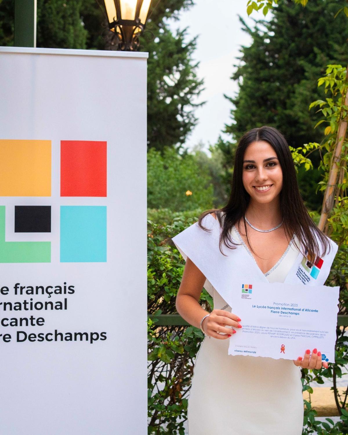 Excelencia académica: graduación de la Promoción 2025.