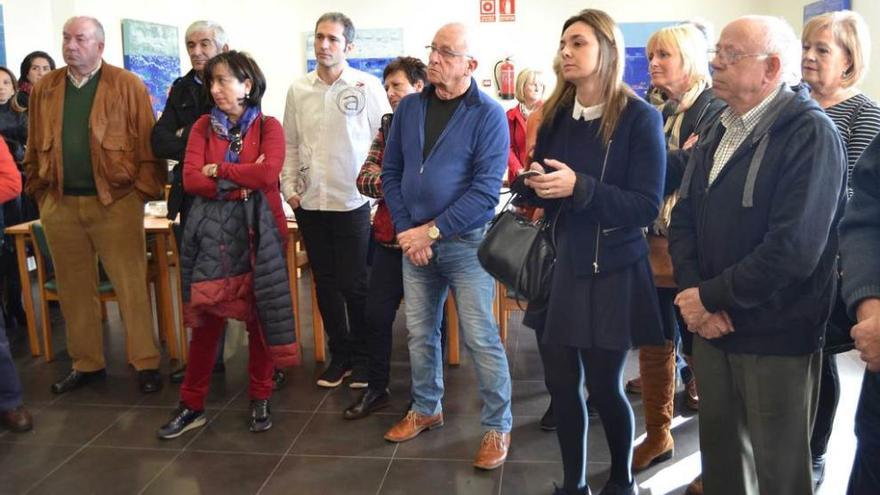 Asistentes, ayer, a la inauguración de la nueva residencia de Lastres.