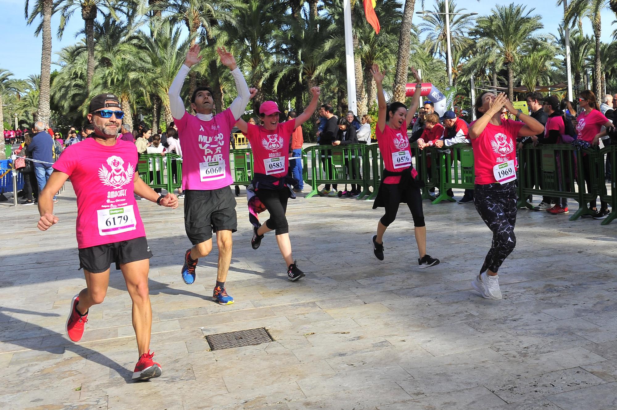 Más de 8.000 solidarios con el cáncer de mama en Elche