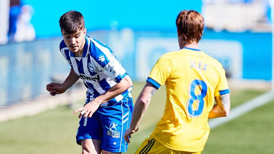 Alavés y Cádiz empatan con sendos goles de penalti