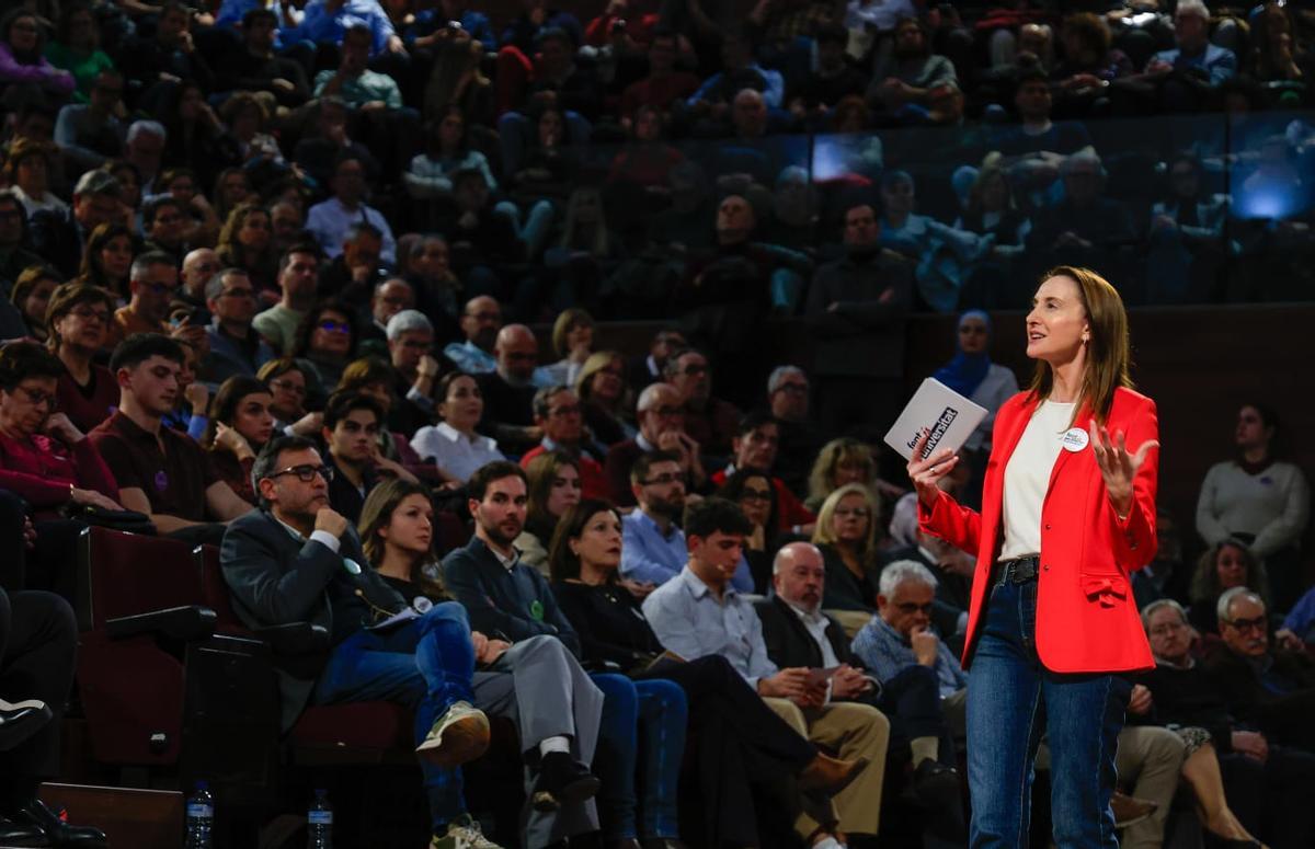 Ángeles Solanes en la presentación de su candidatura al rectorado de la UV