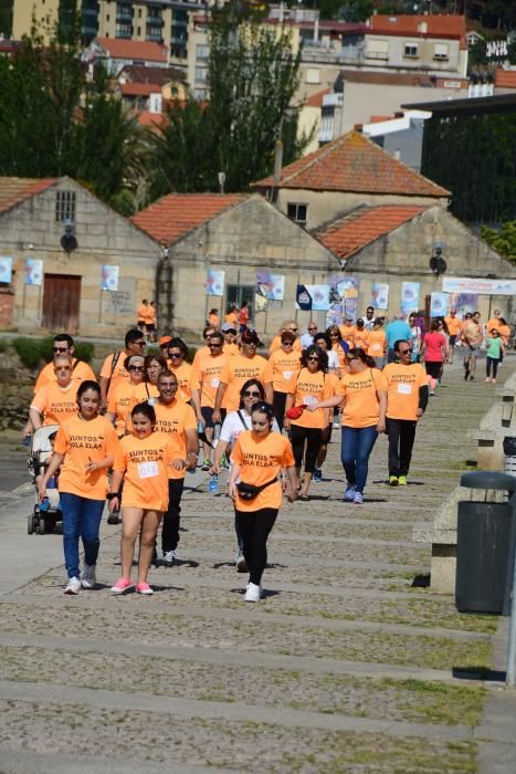 Marea naranja contra el ELA en Cangas