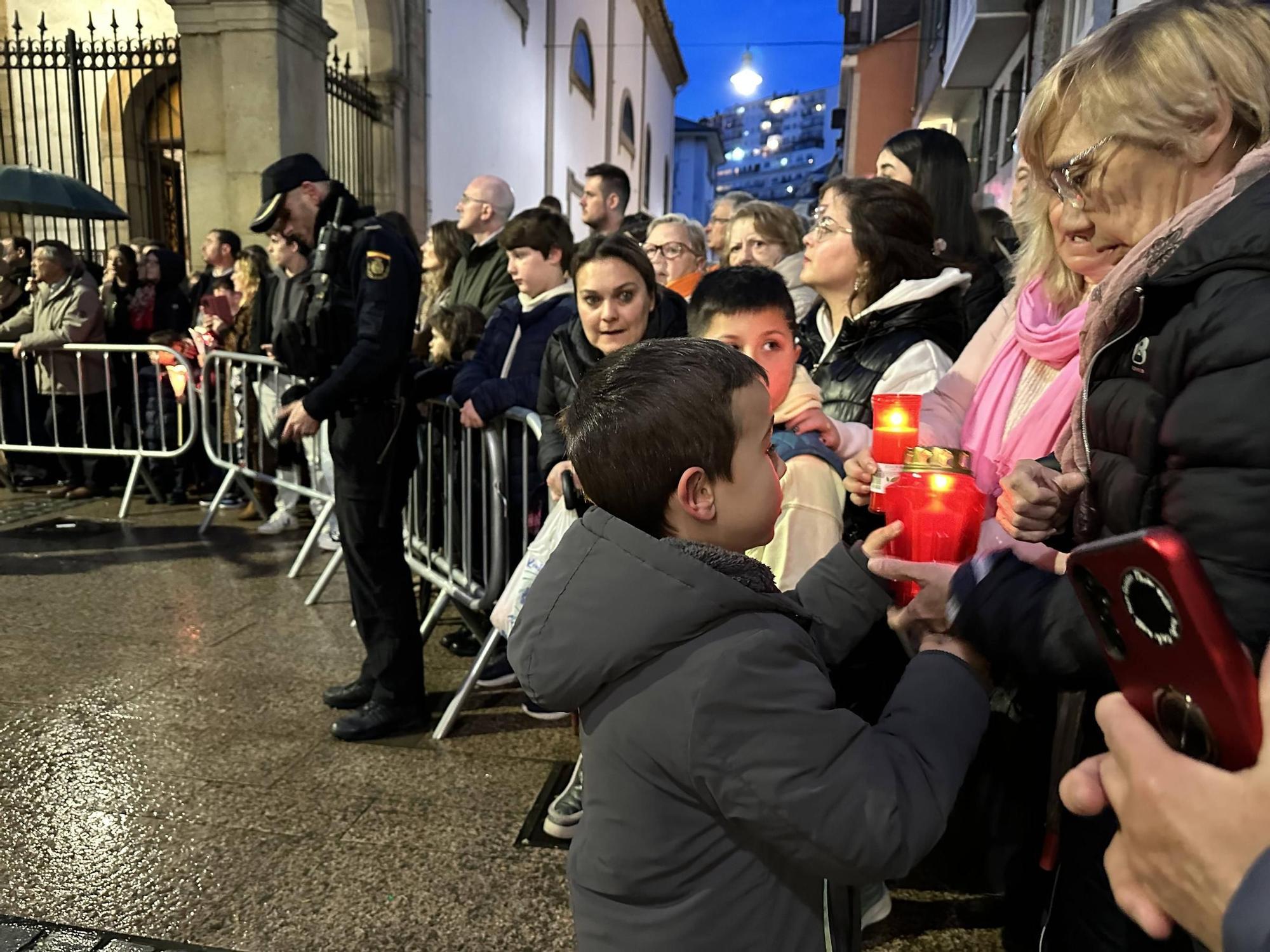 EN IMÁGENES | La envolvente procesión del Nazareno en Luarca