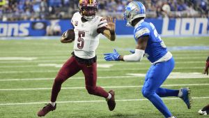 Jayden Daniels, de los Washington Commanders, en un partido de playoff contra Detroit Lions.