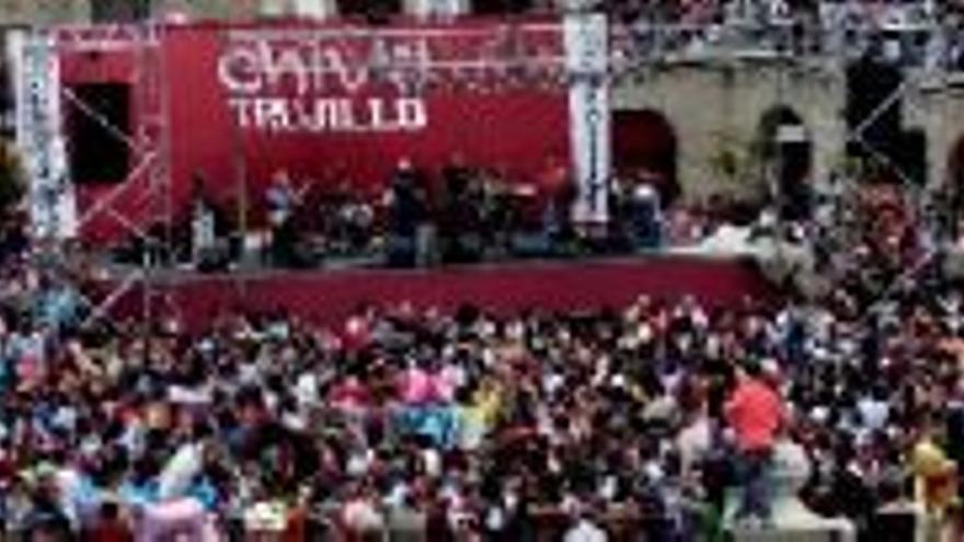 Más de 15.000 personas disfrutan en Trujillo con la celebración del Chíviri