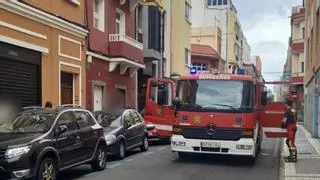 Un policía fuera de servicio rescata a una anciana de 90 años tras incendiarse su cocina en Las Palmas de Gran Canaria
