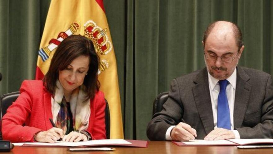 Defensa firma 4 convenios que dejarán 2,3 millones en formación en Aragón