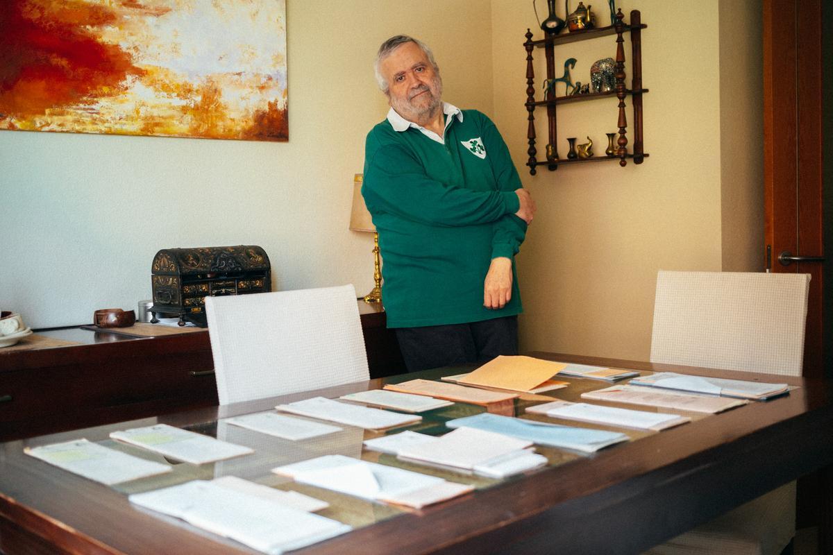 Fermín Alba Gómez colecciona en su casa todas las papeletas de voto presentadas por Madrid en todas las elecciones habidas de 1977 a 1990.