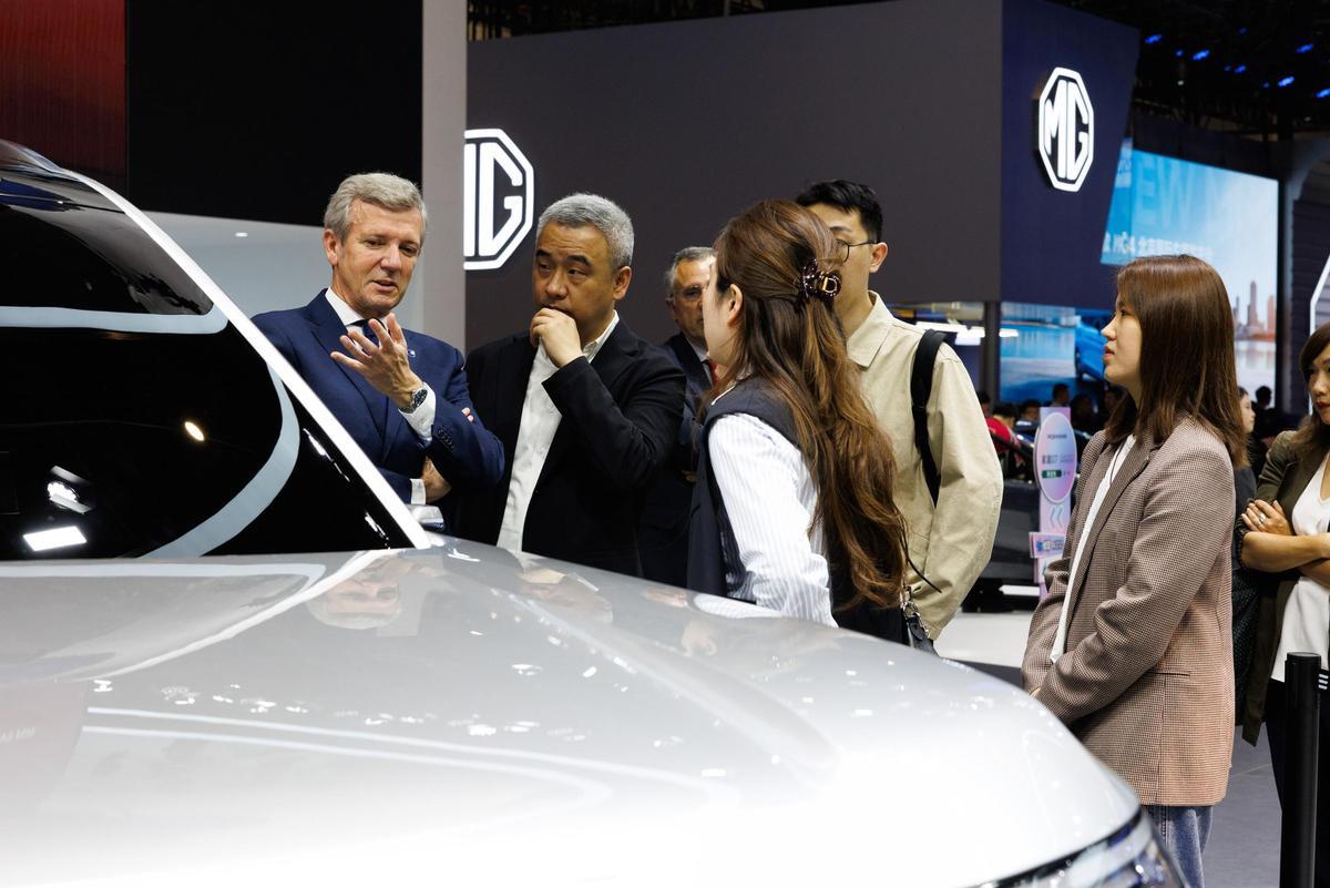 Rueda en el expositor de MG en el salón del automóvil de Pekín durante su viaje a China