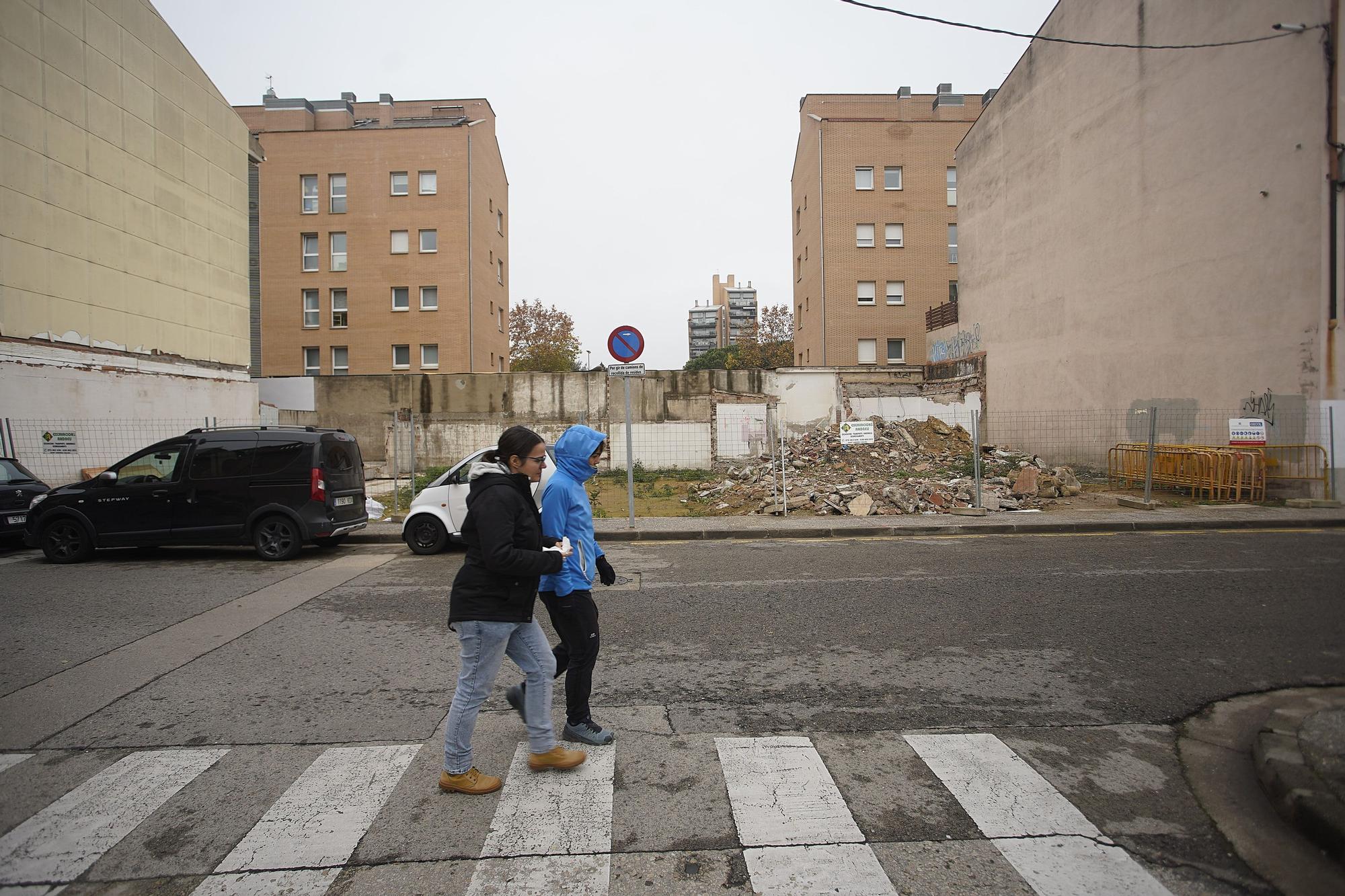 L’enderroc de les cases del carrer Universitat de Montpeller, aturat de nou pel risc als edificis contigus