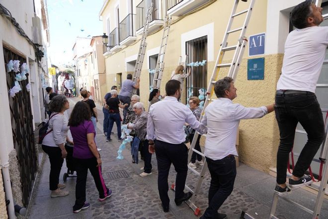 GALERÍA | Flores de papel para la patrona de Cáceres