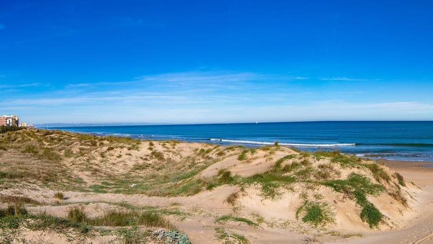 Cullera alcanza un récord histórico al obtener diez Banderas Azules en sus playas