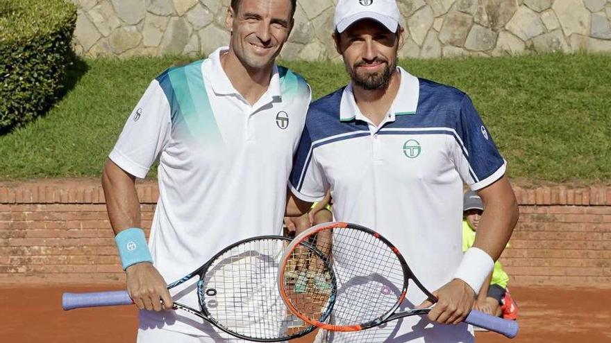 Tommy Robredo y Daniel Muñoz de la Nava, ayer, antes del inicio de la final.