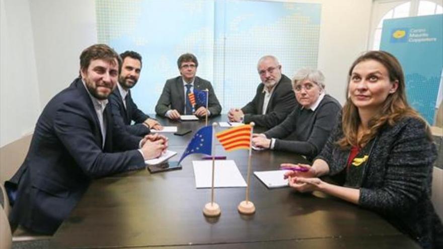 Lluís Puig, Clara Ponsatí y Meritxell Serret renuncian a su escaño