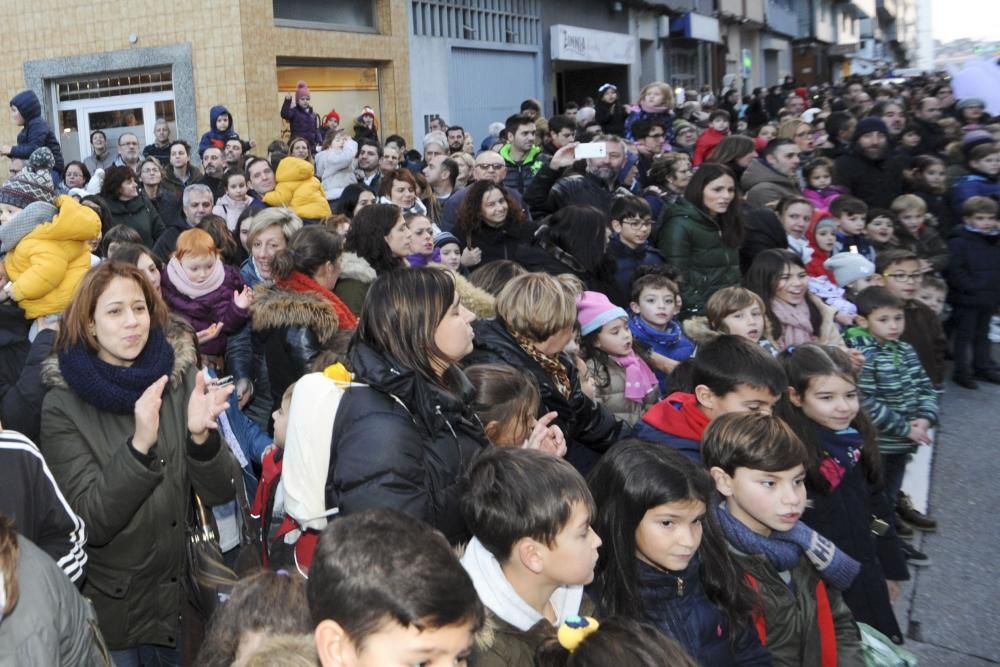 Los Reyes Magos recorren la ciudad desde O Castrillón hasta la plaza de María Pita.