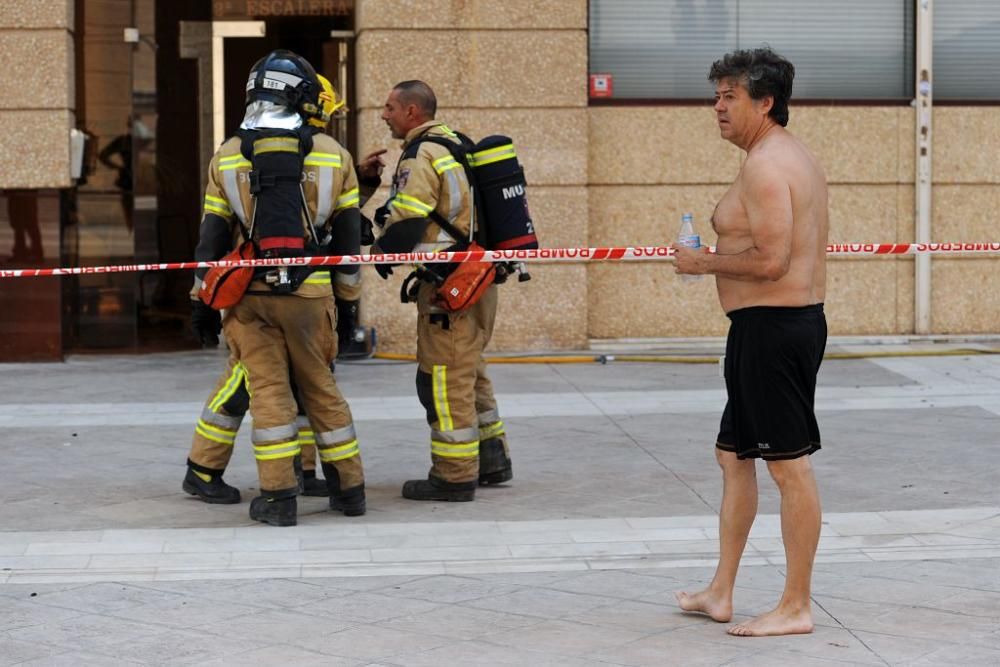 Los bomberos de Murcia, luchando contra el fuego c