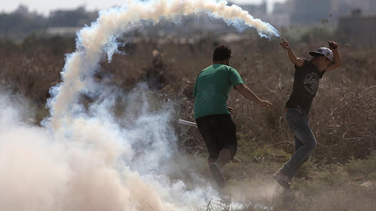 Palestinian protest against security measures at Al-Aqsa Mosque