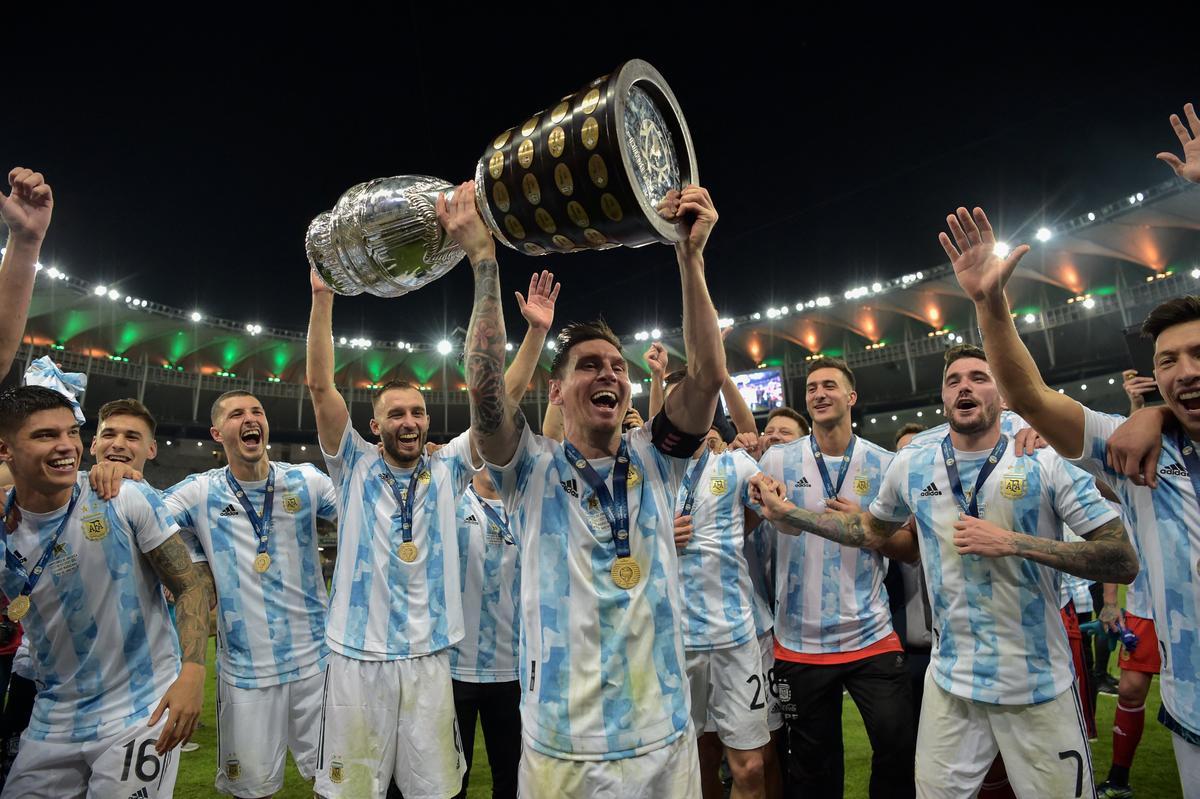 Messi levanta la Copa América tras ganar la final a Brasil en Maracaná.