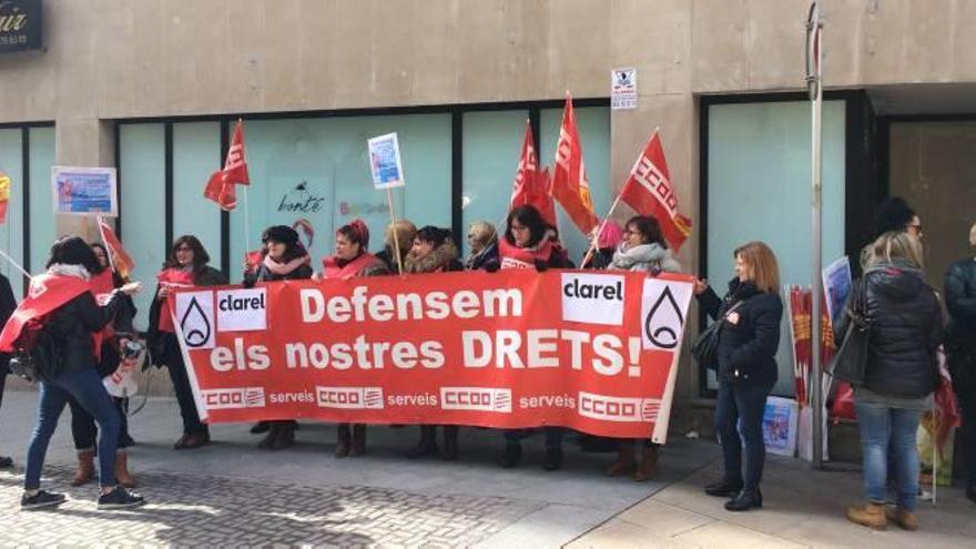 Les treballadores de Clarel es manifesten a Manresa per reclamar personal