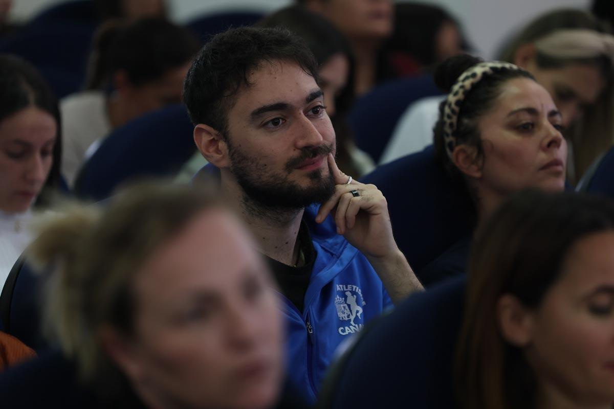 Las jornadas de regularización de inmigrantes de Sant Antoni, en imágenes Las jornadas de regularización de inmigrantes de Sant Antoni, en imágenes