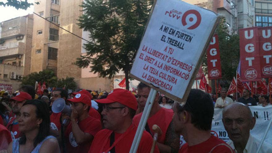 Una imagen de la manifestación en Alicante a su salida del IES Jorge Juan